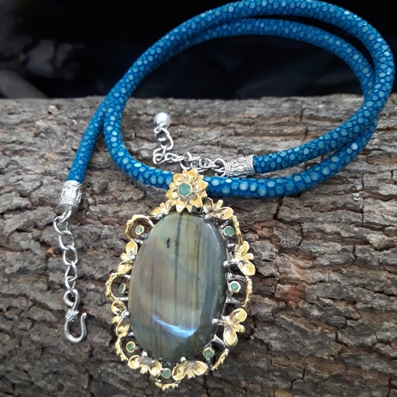 NEW! Handcrafted Labradorite and Stingray Necklace - Picture 7 of 15